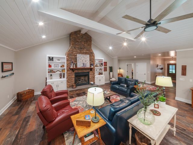 303 N Lake Dr, Altamont, TN 37301