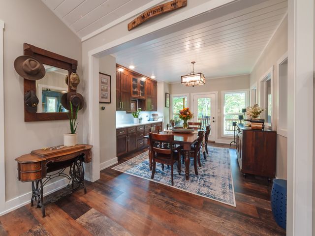 303 N Lake Dr, Altamont, TN 37301