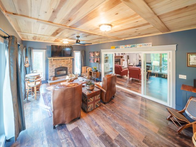 303 N Lake Dr, Altamont, TN 37301