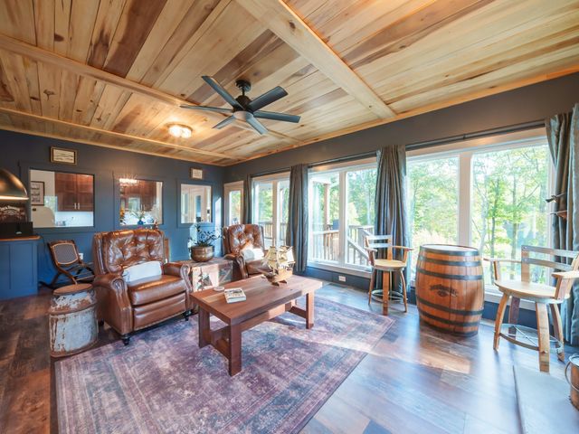303 N Lake Dr, Altamont, TN 37301