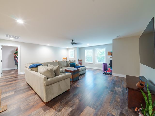 303 N Lake Dr, Altamont, TN 37301