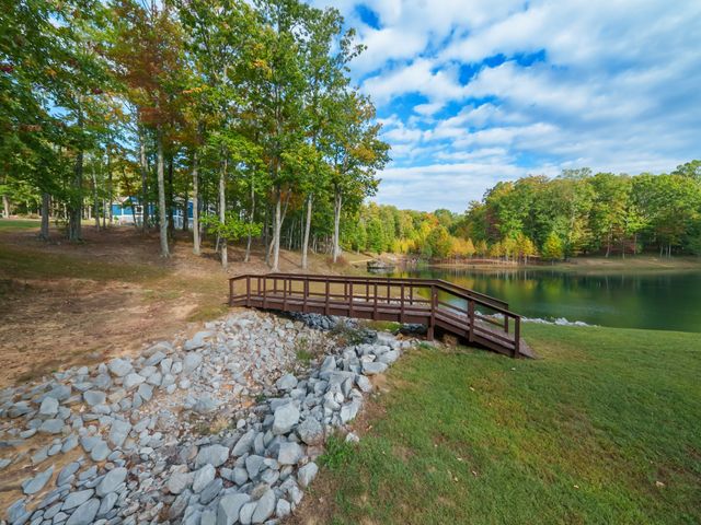 303 N Lake Dr, Altamont, TN 37301