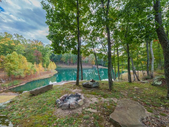 303 N Lake Dr, Altamont, TN 37301
