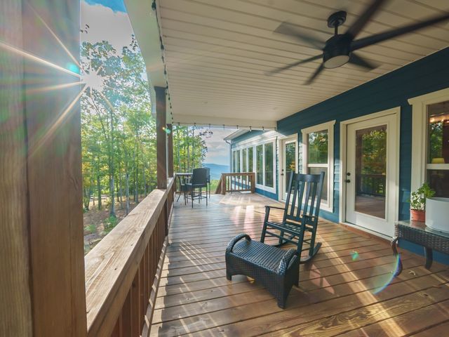 303 N Lake Dr, Altamont, TN 37301
