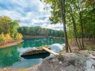 303 N Lake Dr, Altamont, TN 37301