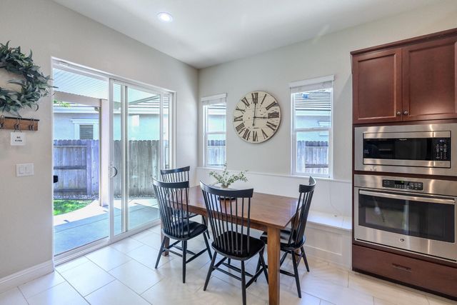 317 Brightside Ct, Roseville, CA 95661