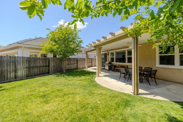 317 Brightside Ct, Roseville, CA 95661