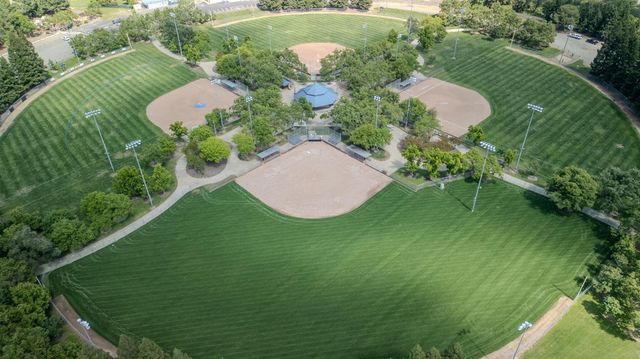 317 Brightside Ct, Roseville, CA 95661