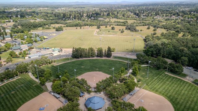 317 Brightside Ct, Roseville, CA 95661