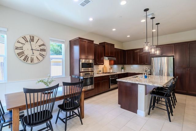 317 Brightside Ct, Roseville, CA 95661