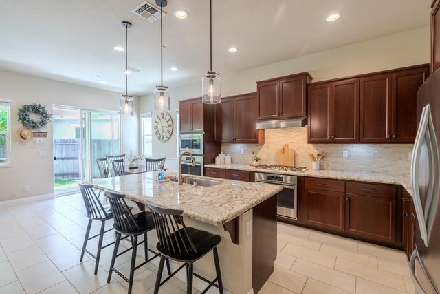 317 Brightside Ct, Roseville, CA 95661