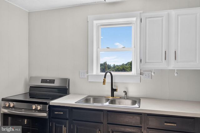 140 LIMEKILN RD, Reading, PA 19606