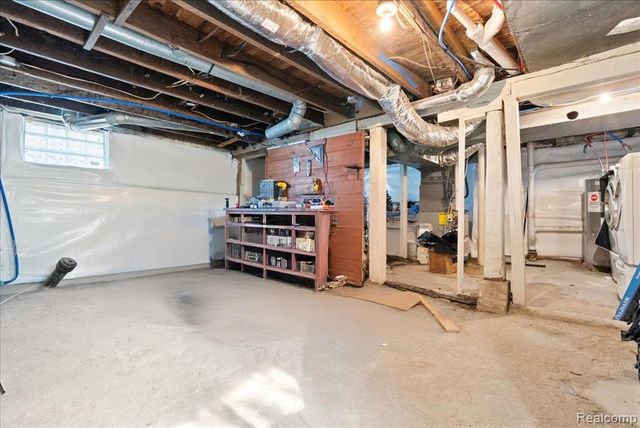 726 W Willow Street, Lansing, MI 48906