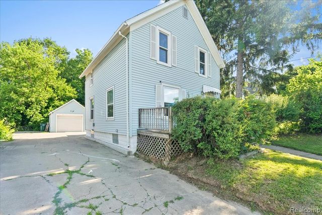 726 W Willow Street, Lansing, MI 48906