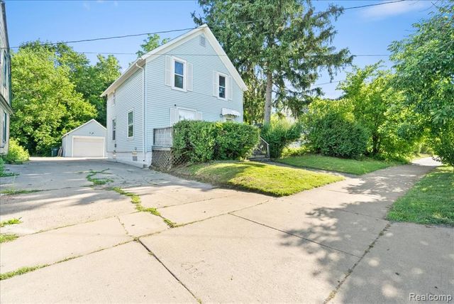 726 W Willow Street, Lansing, MI 48906
