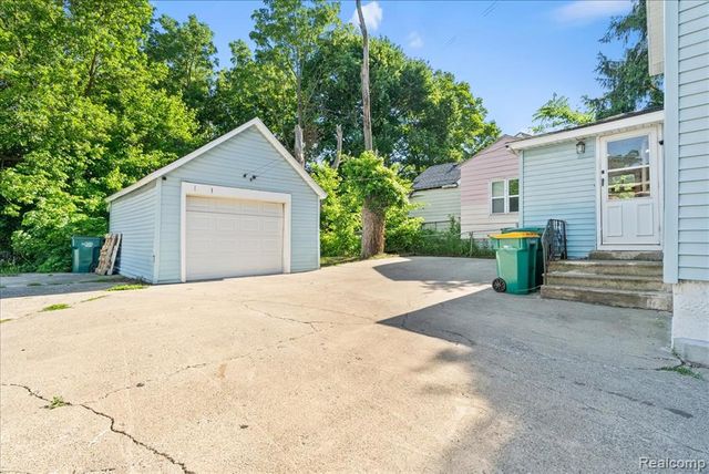 726 W Willow Street, Lansing, MI 48906