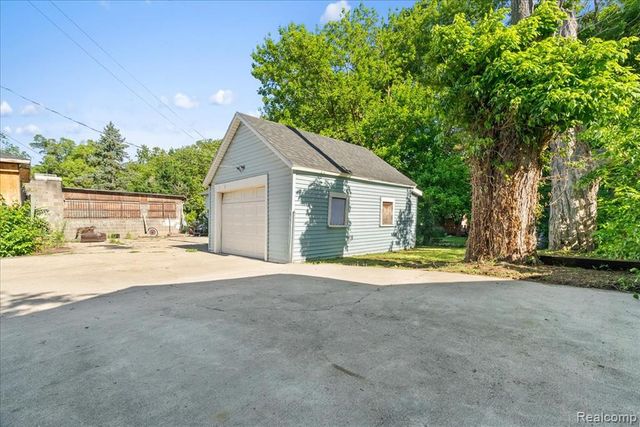 726 W Willow Street, Lansing, MI 48906