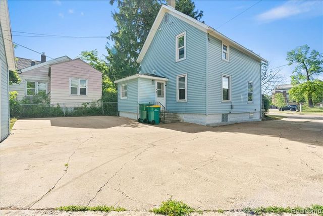 726 W Willow Street, Lansing, MI 48906