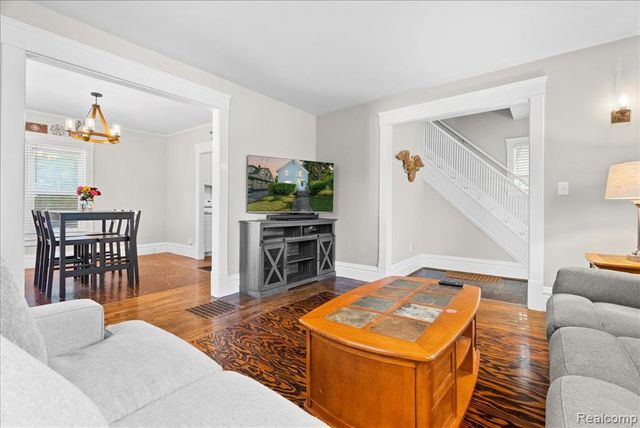726 W Willow Street, Lansing, MI 48906
