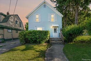 726 W Willow Street, Lansing, MI 48906