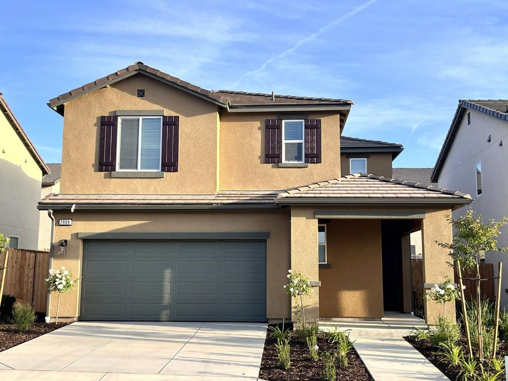 Image 1 of property listing at 2909 E Veleta Drive, Fresno, CA 93730