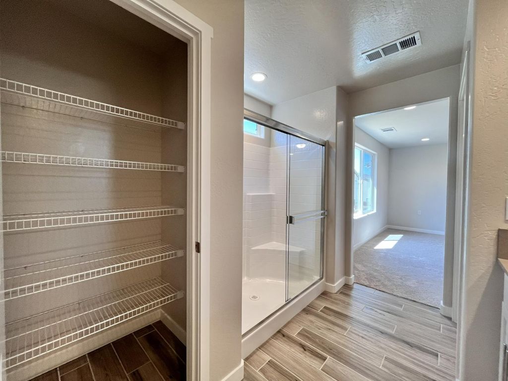 Image 10 of property listing at 2909 E Veleta Drive, Fresno, CA 93730