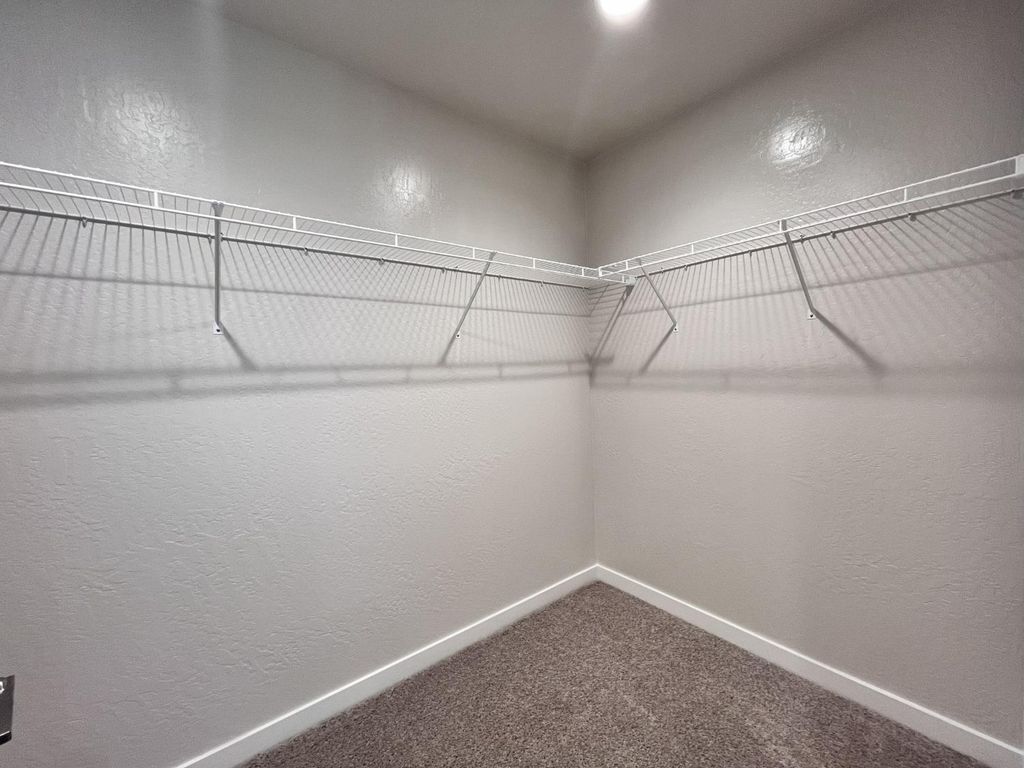 Image 12 of property listing at 2909 E Veleta Drive, Fresno, CA 93730