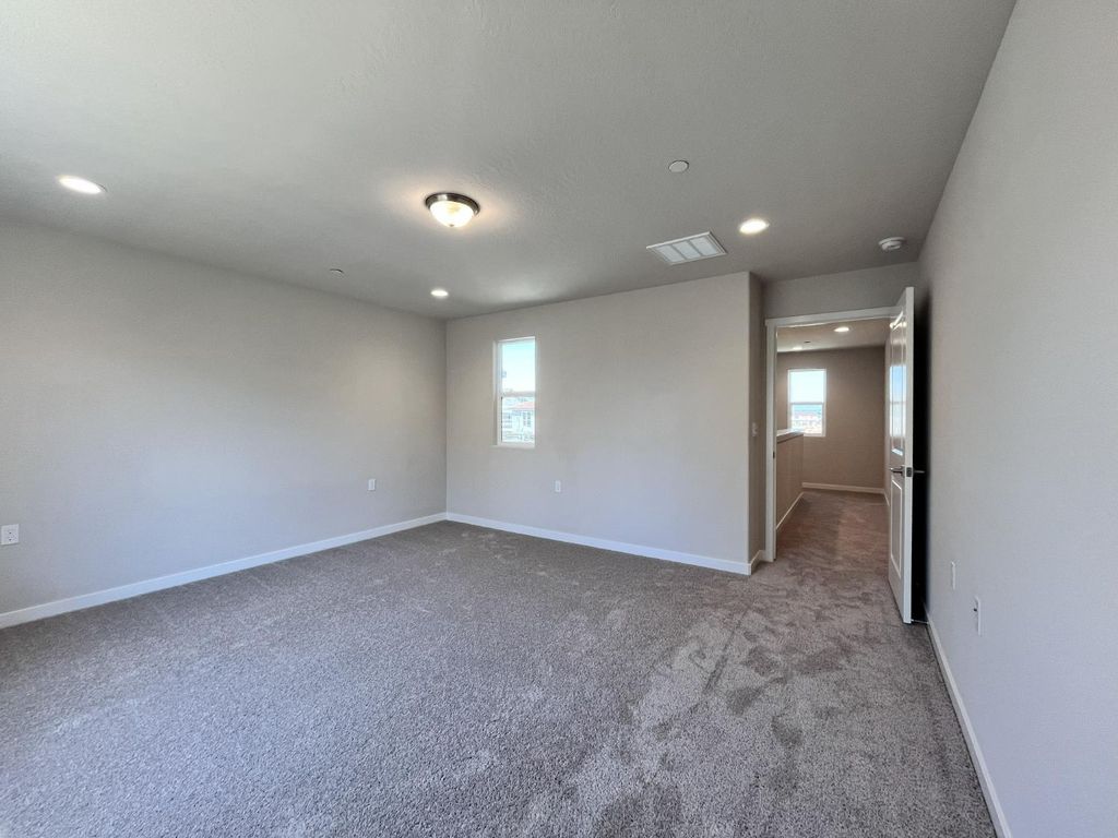 Image 13 of property listing at 2909 E Veleta Drive, Fresno, CA 93730
