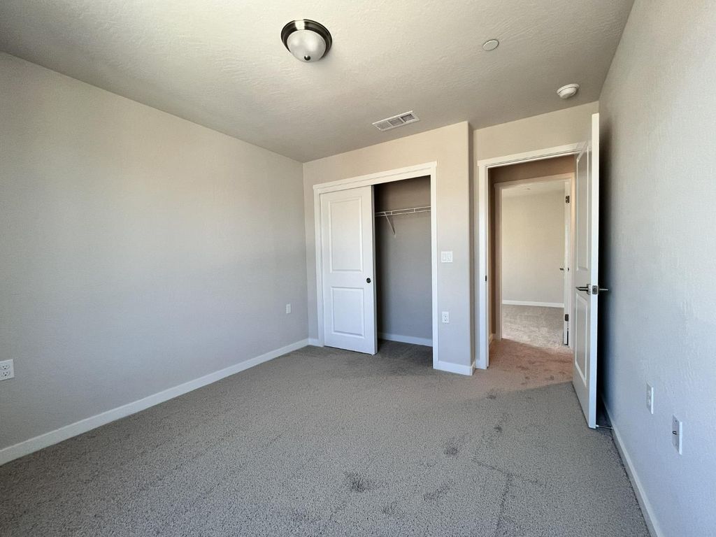 Image 14 of property listing at 2909 E Veleta Drive, Fresno, CA 93730