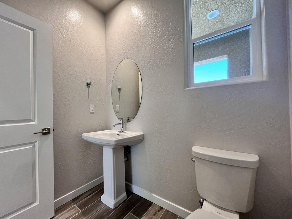 Image 17 of property listing at 2909 E Veleta Drive, Fresno, CA 93730