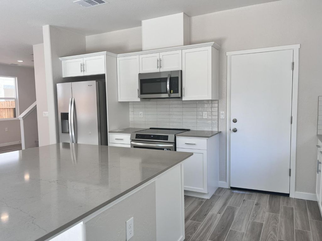 Image 5 of property listing at 2909 E Veleta Drive, Fresno, CA 93730