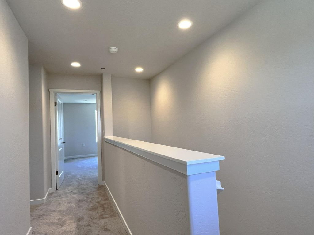 Image 7 of property listing at 2909 E Veleta Drive, Fresno, CA 93730