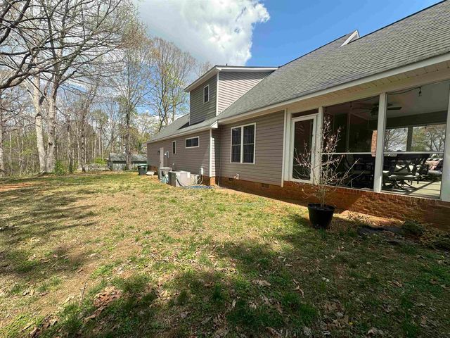 159 Meadow Wood Dr., Gaffney, SC 29341