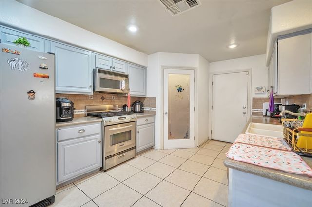 9383 Borough Park Street, Las Vegas, NV 89178