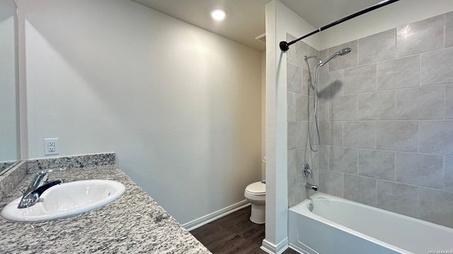 15115 HARBOR LNDG, Von Ormy, TX 78073
