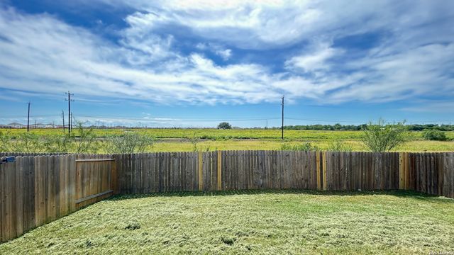 15115 HARBOR LNDG, Von Ormy, TX 78073