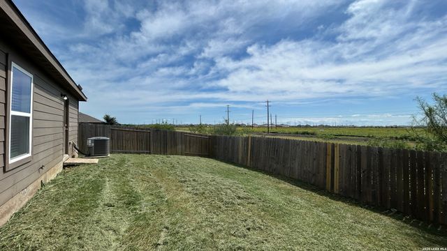 15115 HARBOR LNDG, Von Ormy, TX 78073
