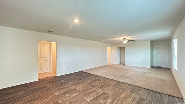 15115 HARBOR LNDG, Von Ormy, TX 78073