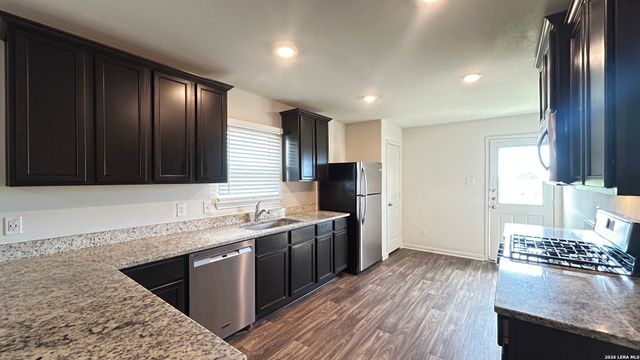 15115 HARBOR LNDG, Von Ormy, TX 78073