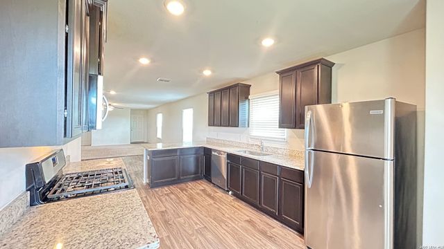 15115 HARBOR LNDG, Von Ormy, TX 78073