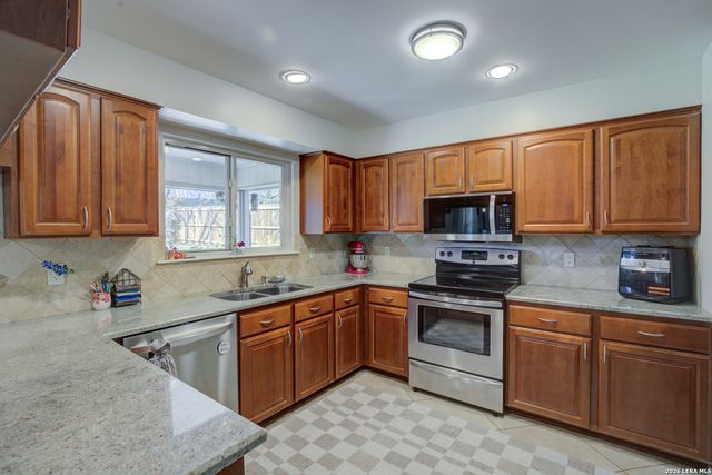 409 Oakwood, New Braunfels, TX 78130