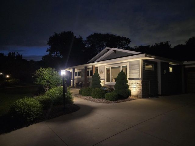 7232 Dartmoor AVENUE, Greendale, WI 53129