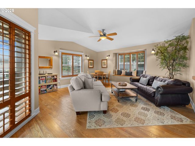 131 W NEBESNA St, Cannon Beach, OR 97110