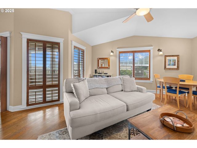 131 W NEBESNA St, Cannon Beach, OR 97110