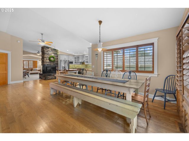 131 W NEBESNA St, Cannon Beach, OR 97110