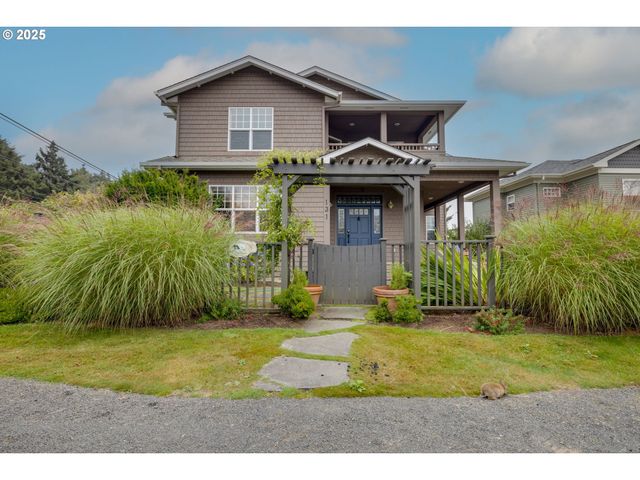 131 W NEBESNA St, Cannon Beach, OR 97110