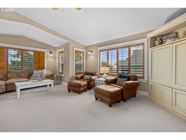 131 W NEBESNA St, Cannon Beach, OR 97110