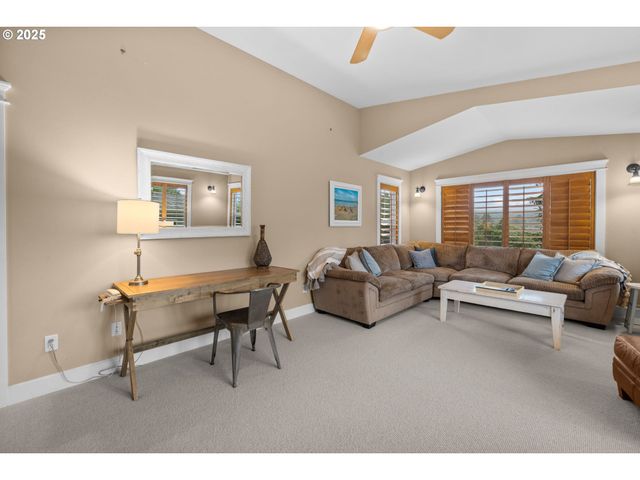 131 W NEBESNA St, Cannon Beach, OR 97110