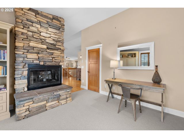 131 W NEBESNA St, Cannon Beach, OR 97110