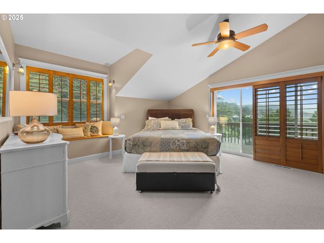 131 W NEBESNA St, Cannon Beach, OR 97110